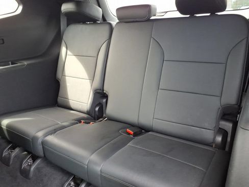 Used 2025 Buick Enclave Preferred AWD/4WD image 15