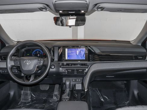 Used 2025 Toyota Camry LE FWD image 25