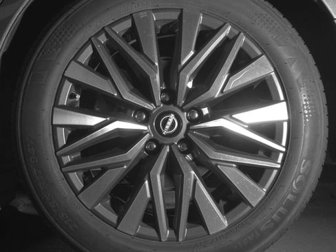 Used 2025 Nissan Altima 2.5 SV FWD image 17