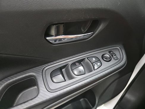 Used 2021 Nissan Versa SV image 25