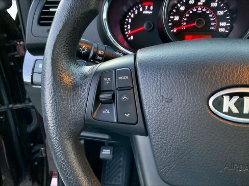 Used 2012 Kia Sorento LX image 23