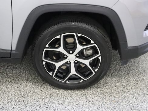 Used 2024 Jeep Compass Latitude image 5