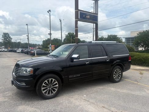 Used 2016 Lincoln Navigator L Select AWD/4WD image 2