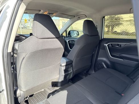 Used 2019 Toyota RAV4 LE w/ Carpet Mat Package image 13