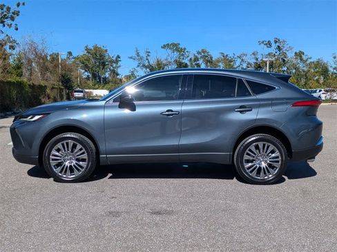 Used 2024 Toyota Venza Limited image 2