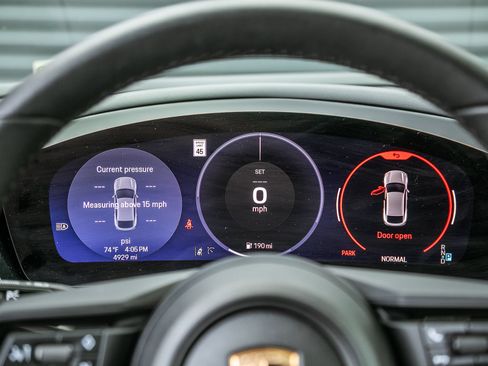 Certified 2025 Porsche Macan Electric RWD image 21
