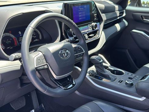 Certified 2025 Toyota Highlander XSE AWD/4WD image 25