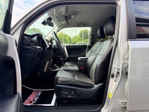 Used 2022 Toyota 4Runner SR5 Premium AWD/4WD image 19