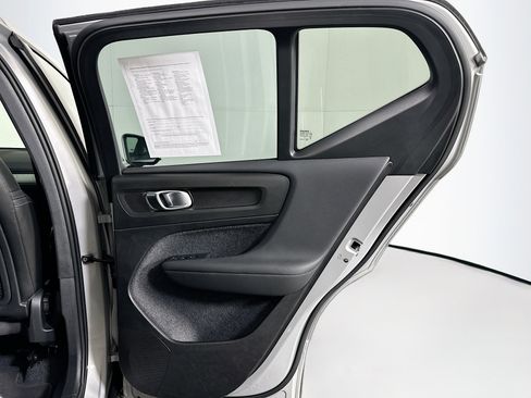 Used 2025 Volvo XC40 B5 Core AWD/4WD image 32