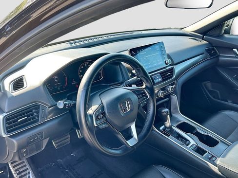 Used 2018 Honda Accord Sport image 9