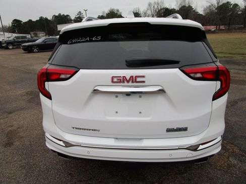 Used 2020 GMC Terrain Denali w/ Denali Premium Package image 8