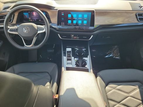 Used 2025 Volkswagen Atlas SE FWD image 14