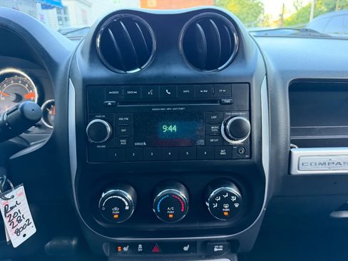 Used 2016 Jeep Compass Latitude FWD image 44