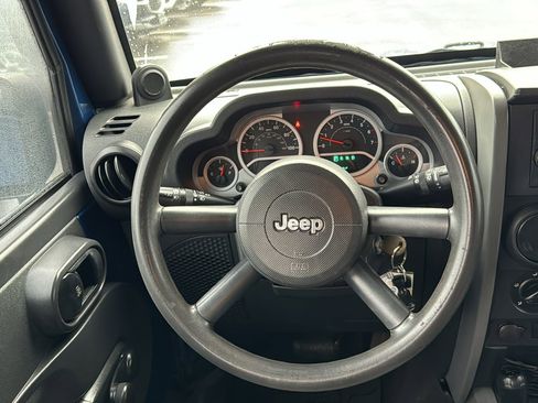 Used 2010 Jeep Wrangler Unlimited Sport image 27