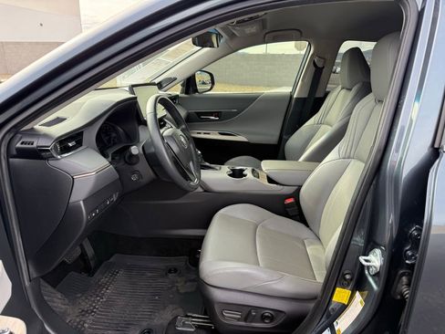 Used 2021 Toyota Venza XLE w/ Softex Package image 10