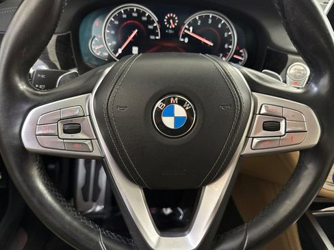 Used 2017 BMW 750i RWD image 18