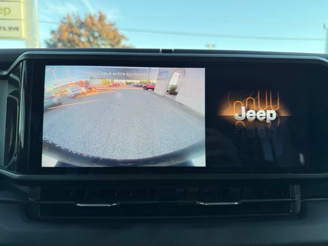 Used 2025 Jeep Wrangler Unlimited Rubicon AWD/4WD image 27
