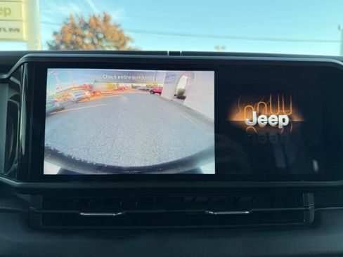 Used 2025 Jeep Wrangler Unlimited Rubicon AWD/4WD image 27