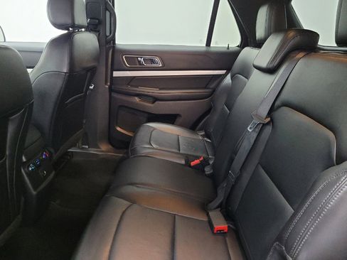 Used 2017 Ford Explorer XLT w/ Equipment Group 202A FWD image 18