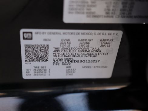 Used 2025 GMC Sierra 1500 SLT image 41