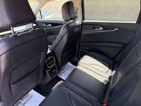 Used 2022 Lincoln Nautilus FWD w/ Premium Package image 13