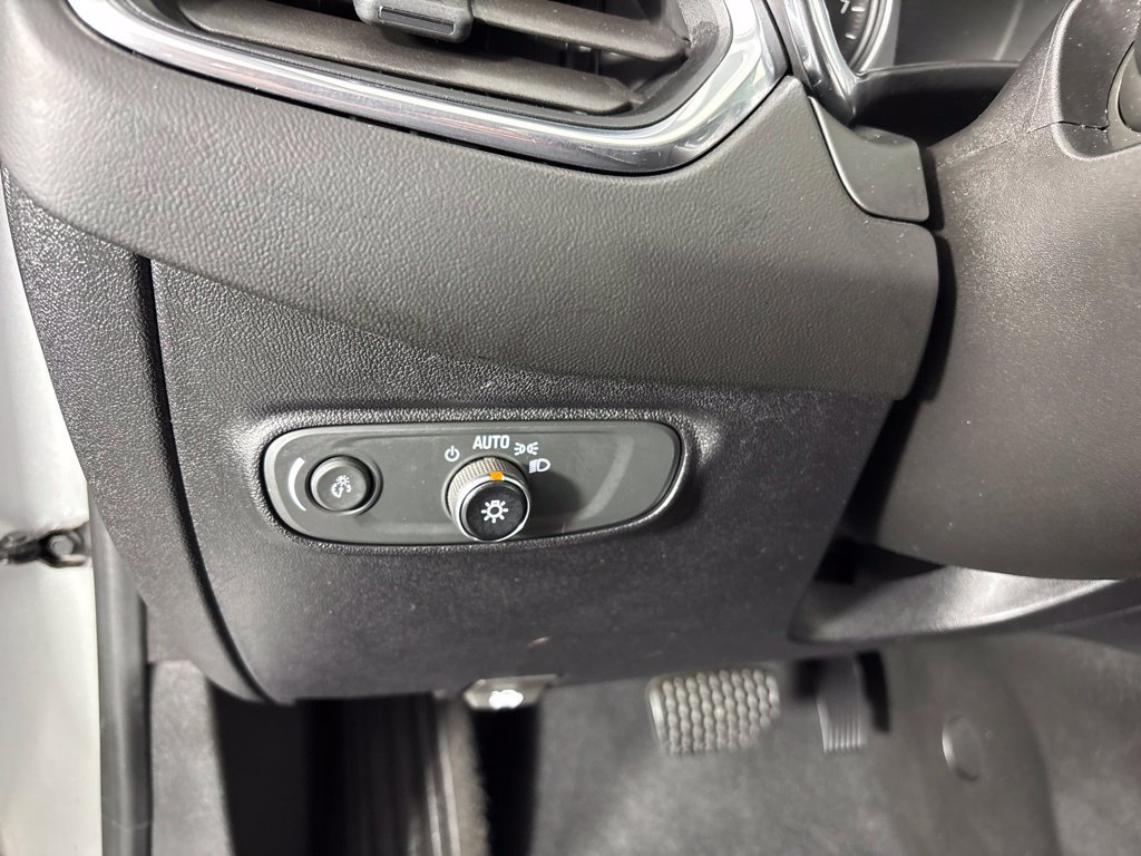 Used 2019 Chevrolet Equinox LT FWD image 32