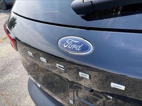 Used 2020 Ford Explorer XLT w/ Equipment Group 202A AWD/4WD image 31