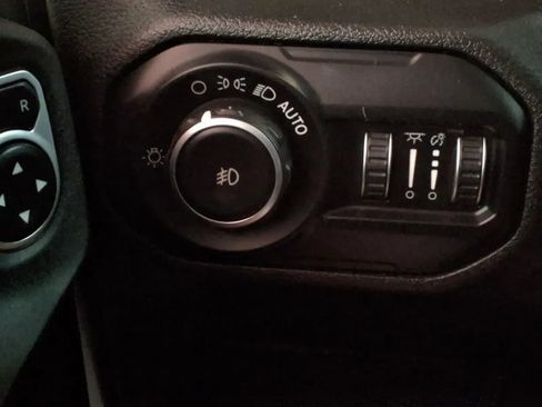 Used 2018 Jeep Wrangler Unlimited Sport S AWD/4WD image 28