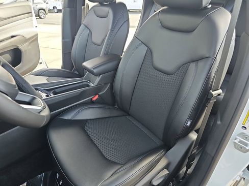 New 2026 Jeep Compass Latitude image 14