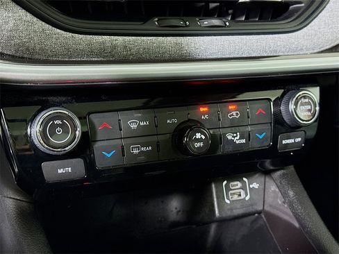 Used 2022 Jeep Compass Latitude w/ Sun and Sound Group image 8