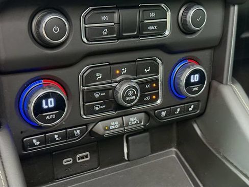 Used 2023 Chevrolet Tahoe Premier w/ Premium Package AWD/4WD image 17