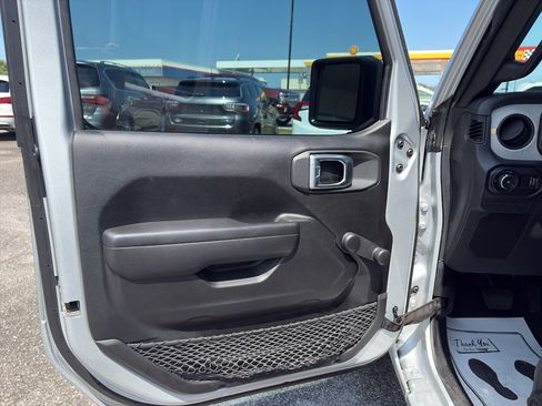 Used 2024 Jeep Wrangler Unlimited Sport AWD/4WD image 9