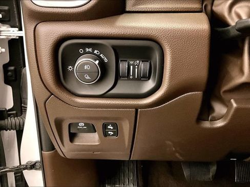Used 2025 RAM 1500 Laramie w/ Trailer Tow Group AWD/4WD image 40