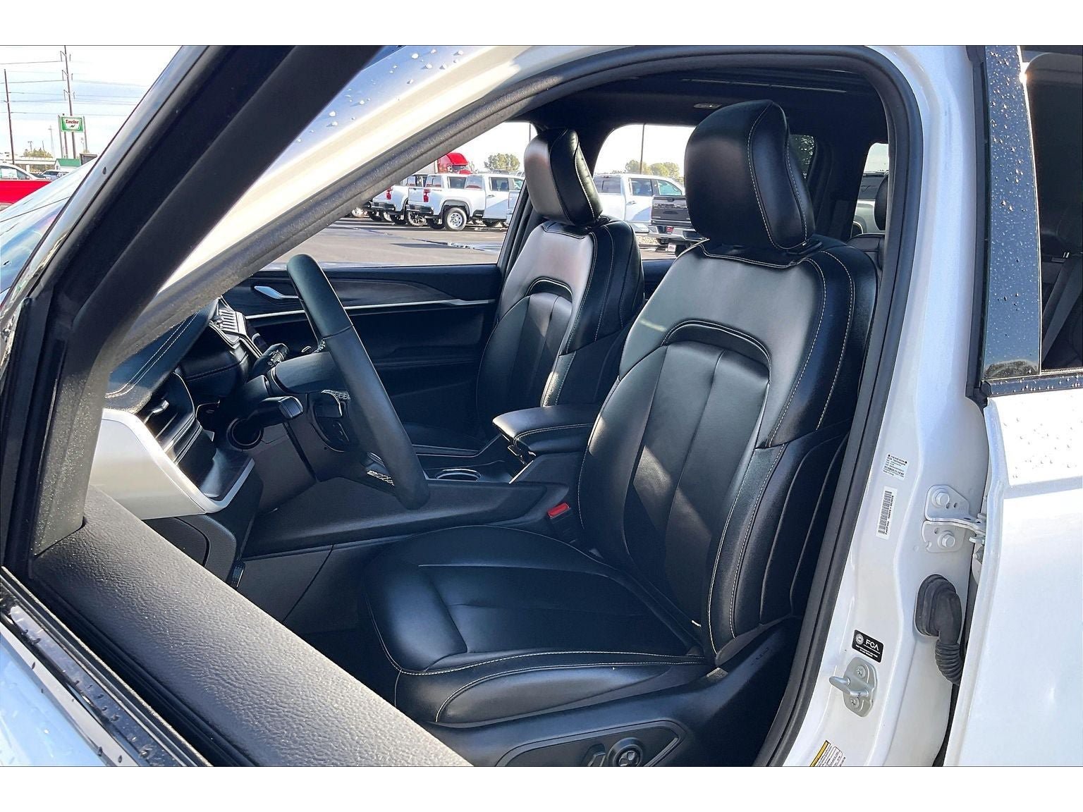 Used 2024 Jeep Grand Cherokee Limited w/ Black Appearance Package AWD/4WD image 27