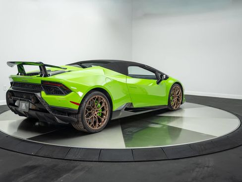 Used 2019 Lamborghini Huracan Performante AWD/4WD image 14