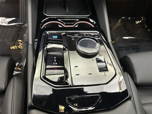 Used 2024 BMW i5 eDrive40i w/ M Sport Package image 23