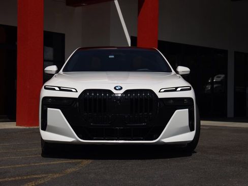 Used 2019 BMW 740i image 45