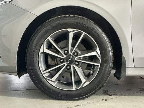 Used 2023 Kia Forte LXS w/ LXS Technology Package image 13