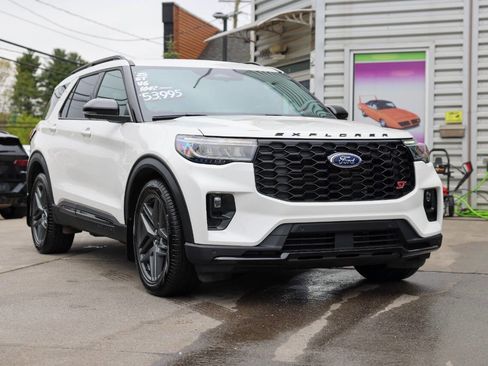 Used 2025 Ford Explorer ST AWD/4WD image 1