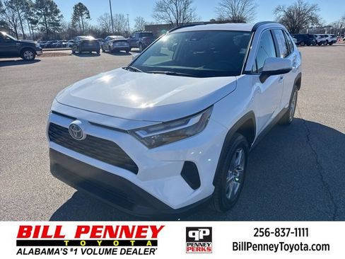 Used 2022 Toyota RAV4 XLE image 1
