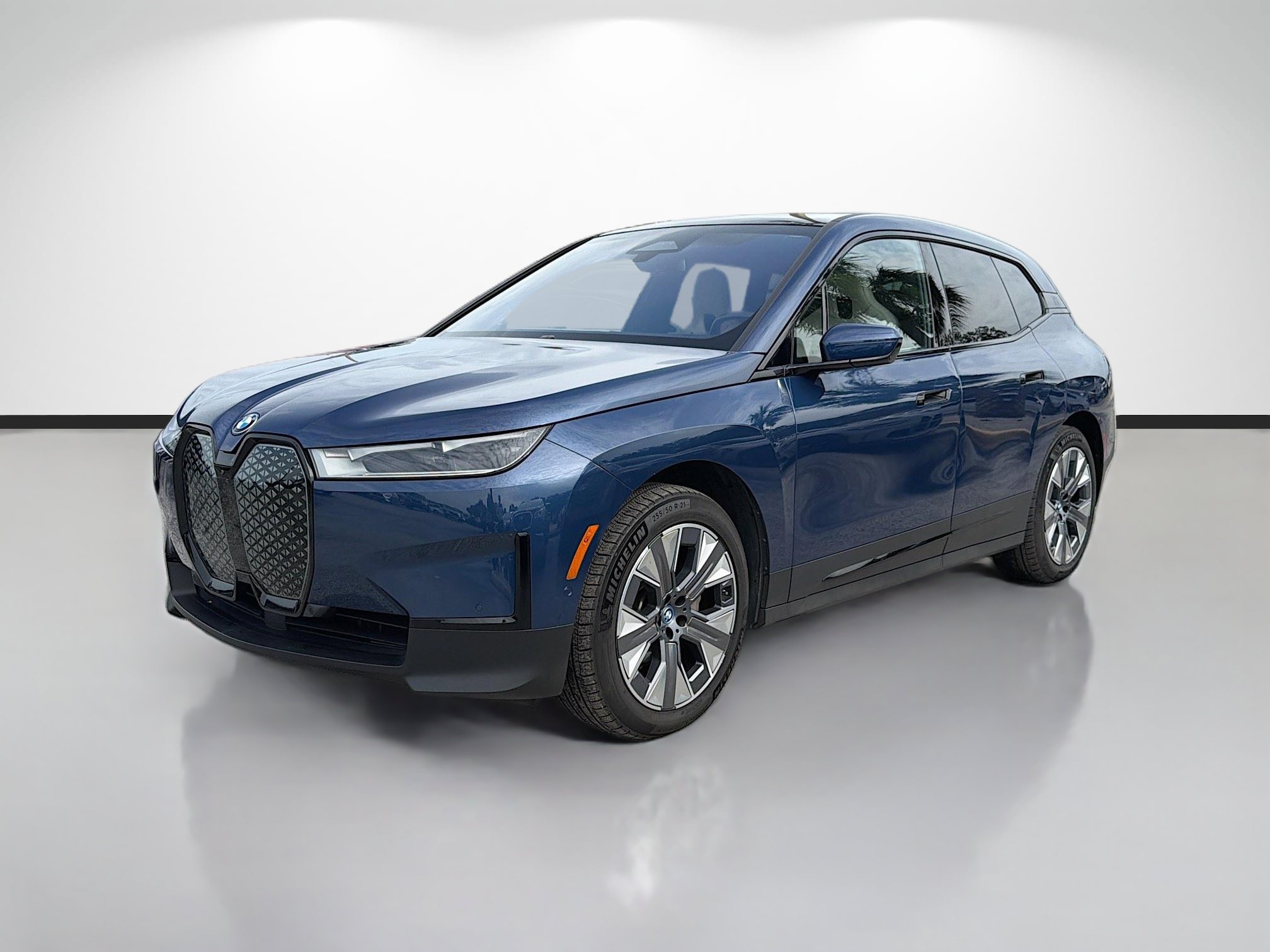 Used 2024 BMW iX xDrive50 w/ Convenience Package AWD/4WD image 7