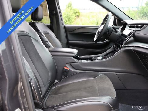 Used 2023 Jeep Grand Cherokee Altitude AWD/4WD image 10