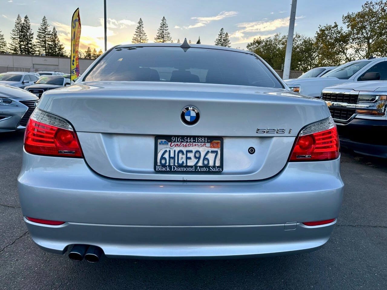 Used 2009 BMW 528i xDrive Sedan AWD/4WD image 7