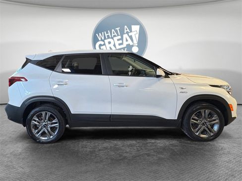 Certified 2023 Kia Seltos LX image 2