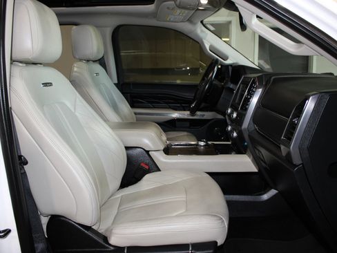 Used 2018 Ford Expedition Platinum RWD image 40
