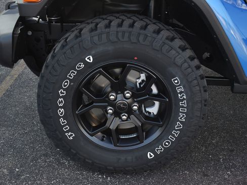 New 2025 Jeep Gladiator Sport image 11