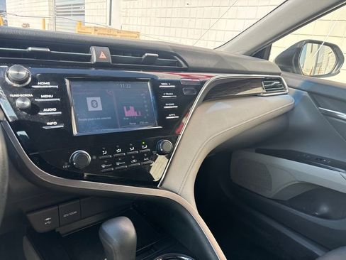 Used 2018 Toyota Camry LE image 14