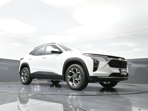 New 2025 Chevrolet Trax LT w/ Driver Confidence Package image 45