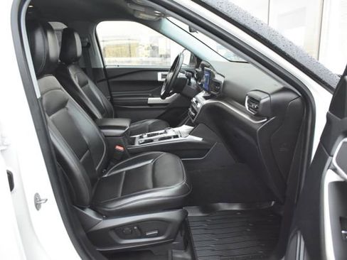 Used 2022 Ford Explorer XLT w/ Equipment Group 202A image 44
