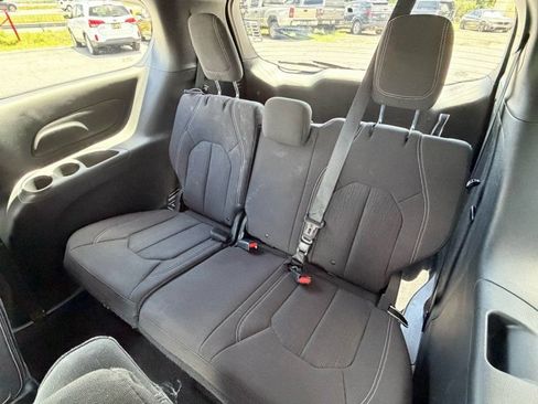 Used 2019 Chrysler Pacifica Touring Plus w/ S Appearance Package FWD image 15